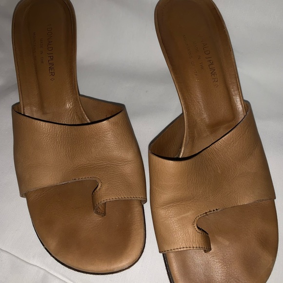 Donald Pliner - Picture 2 of 2